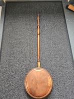 Antieke koperen beddenpan met houten steel, Ophalen, Koper