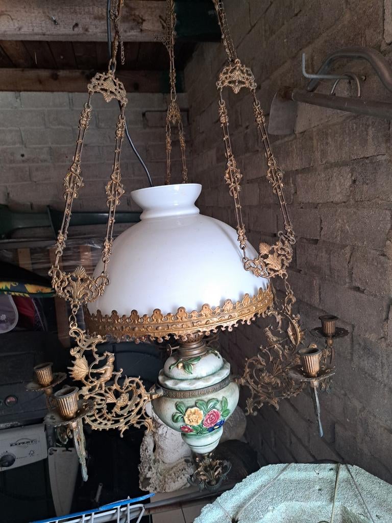 Antieke hanglamp met melkglas en bloemmotief, Ophalen of Verzenden