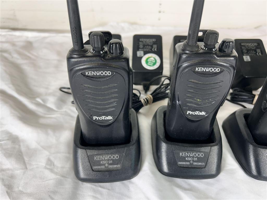 A7354. Kenwood portofoons, set van 5 met lader, Ophalen of Verzenden, Gebruikt, 15 km of meer