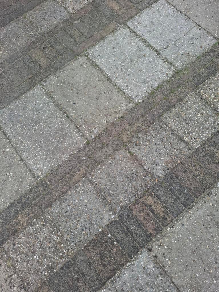 Gratis af te halen: ca. 32 m² tegels en klinkers, Ophalen