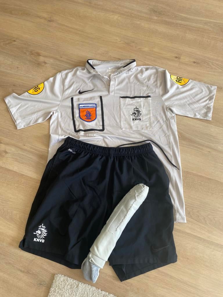 KNVB Scheidsrechterstenue, Sport en Fitness, Voetbal, Ophalen of Verzenden, Zo goed als nieuw, Shirt