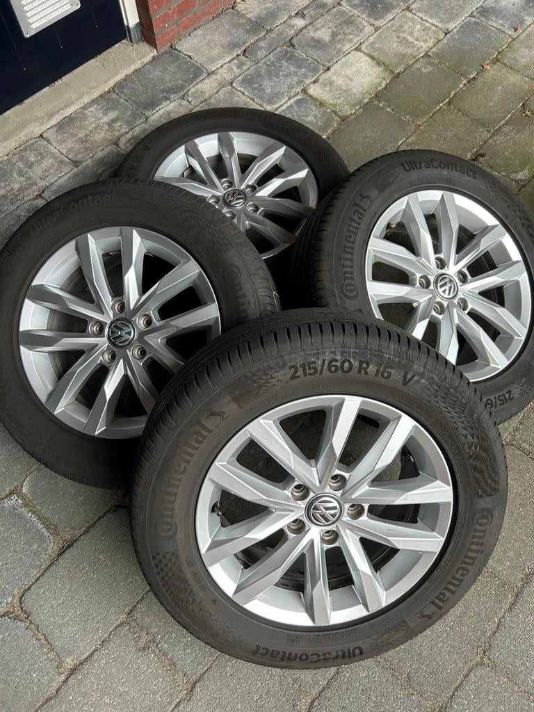 Orginele VW 16 inch set velgen met UltraContact zomerbanden, Auto-onderdelen, Banden en Velgen, Banden en Velgen, Zomerbanden