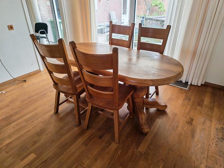 Massief houten eettafel met 4 stoelen, Huis en Inrichting, Tafels | Eettafels, Gebruikt, 100 tot 150 cm, 150 tot 200 cm, Vier personen