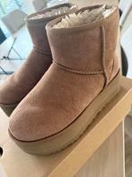Ugg platform maat 38, Kleding | Dames, Schoenen, Ophalen of Verzenden, Gedragen, Bruin, Lage of Enkellaarzen