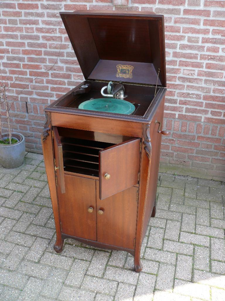 Mooie oud His Masters Voice grammofoon meubel, Ophalen