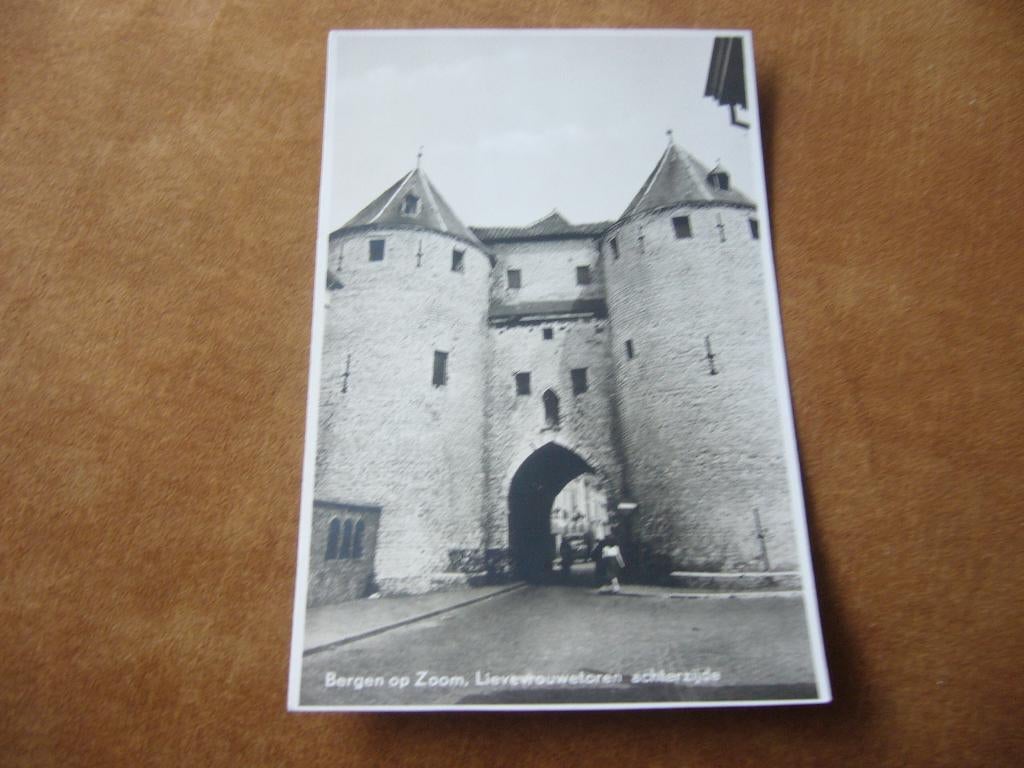 BEREGEN OP ZOOM  =  LIEVEVROUWETOREN ACHTERZIJDE, Ophalen of Verzenden, 1940 tot 1960, Ongelopen, Noord-Brabant