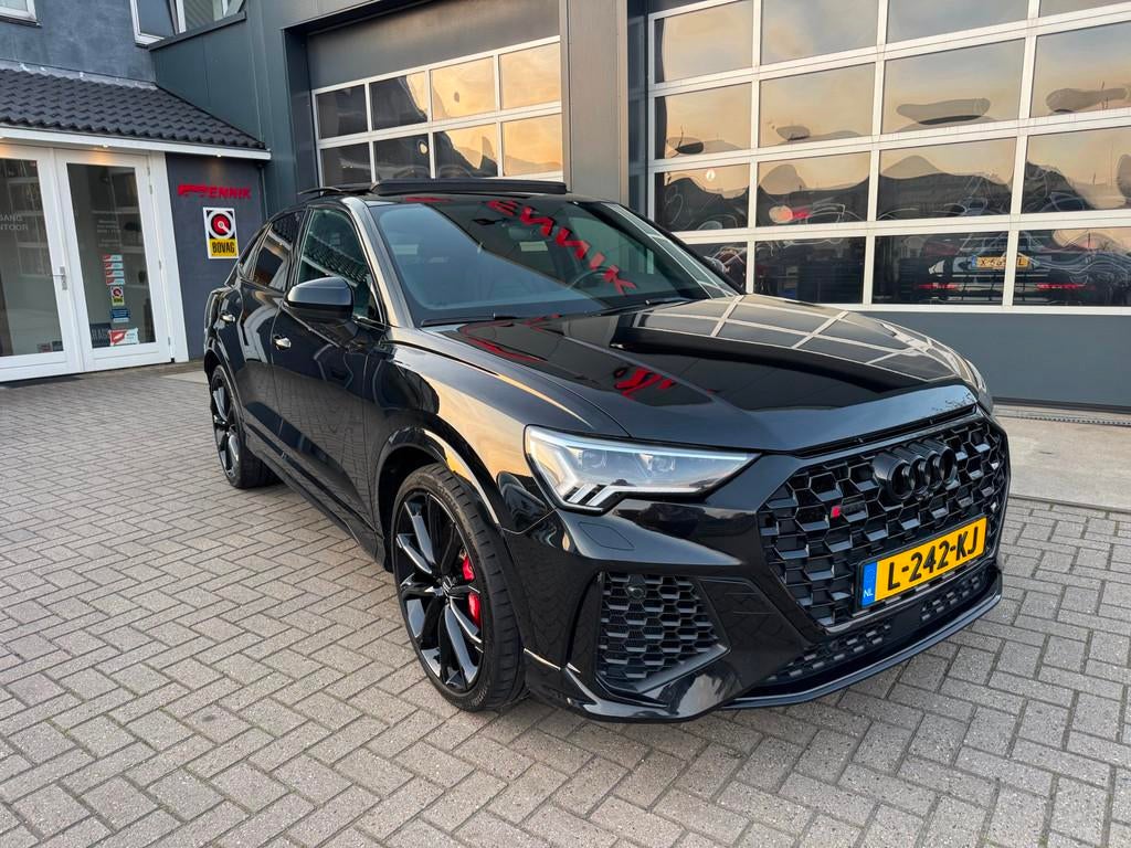 Audi RS Q3 Sportback TFSI RS / Pano / 360Cam / Full LED / B&, Auto's, Audi, Gebruikt, 1675 kg, Zwart, Bedrijf