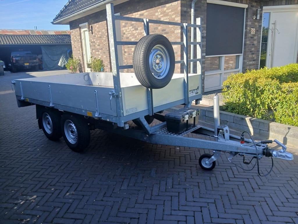 NETTE PLATEAU AANHANGER MERK HENRA, Auto diversen, Aanhangers en Bagagewagens, Ophalen