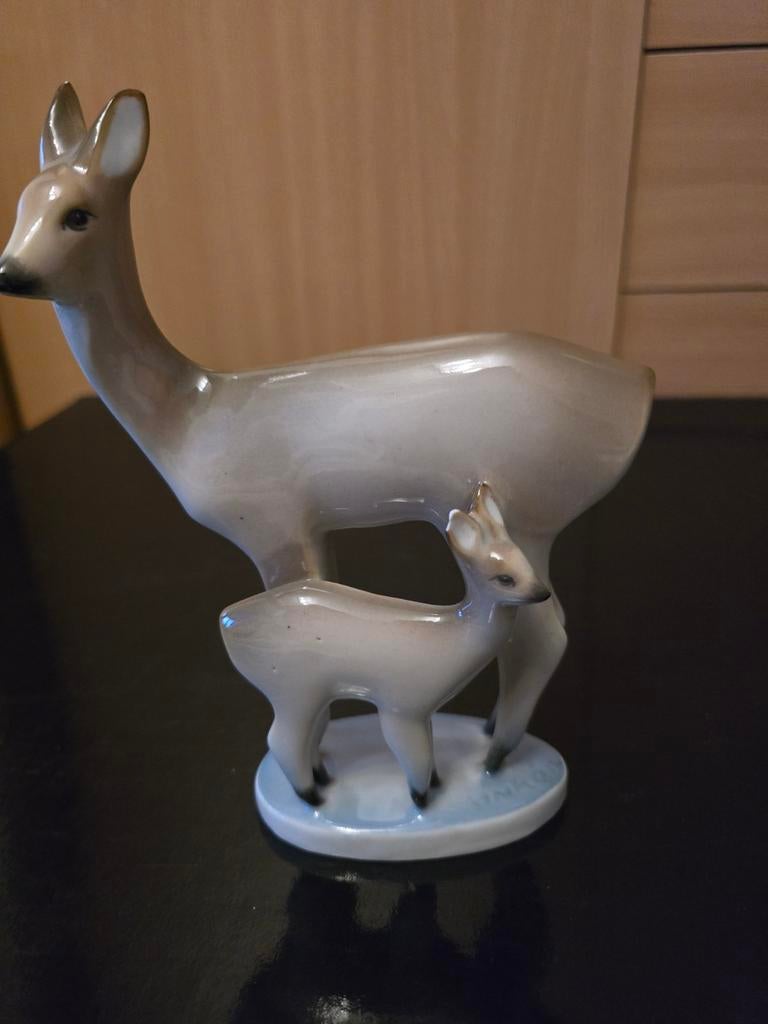 Zsolnay-Hongary porselein figuur van hinde en ree te koop, Ophalen of Verzenden, Zo goed als nieuw