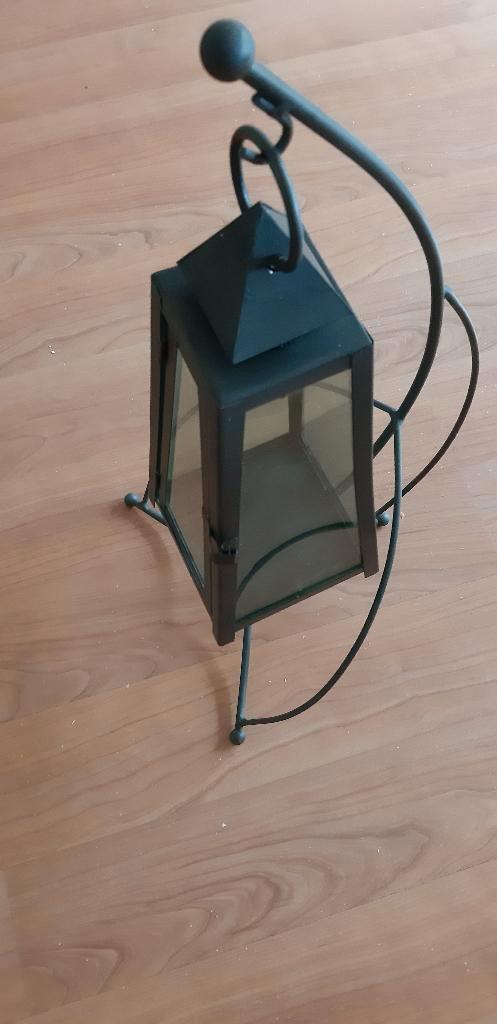 Moderne design lantaarn piramide, Huis en Inrichting, Woonaccessoires | Kandelaars en Kaarsen, Zo goed als nieuw, Kandelaar, 25 tot 50 cm