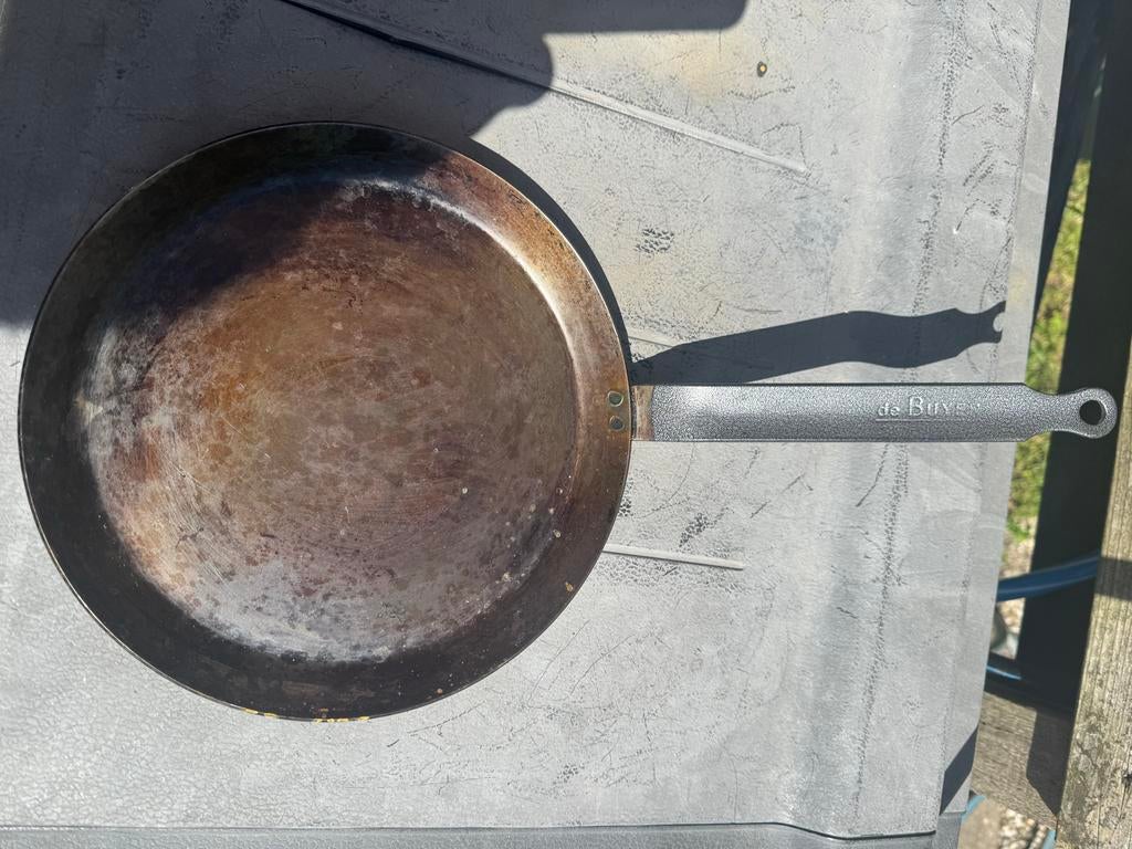 De Buyer pannenkoekenpan 23 cm plaatstaal, Huis en Inrichting, Keuken | Potten en Pannen, Overige materialen, Gebruikt, Inductieplaat