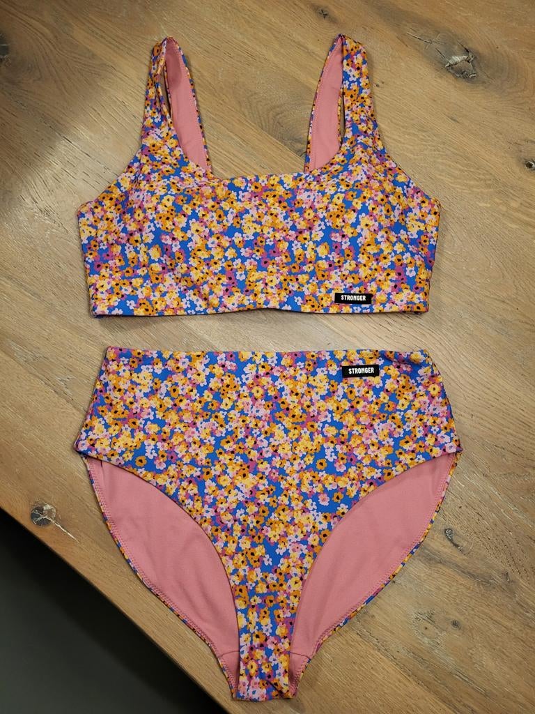 Stronger bikini bloemenprint maat L, Kleding | Dames, Badmode en Zwemkleding, Overige kleuren, Ophalen of Verzenden, Zo goed als nieuw