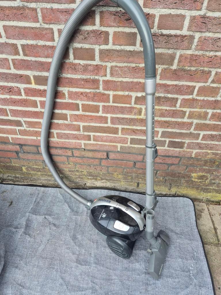 Bied mijn goede nette stofzuiger aan.
Merk Hoover 20 euro, Stofzak, Stofzuiger, Ophalen of Verzenden, Zo goed als nieuw