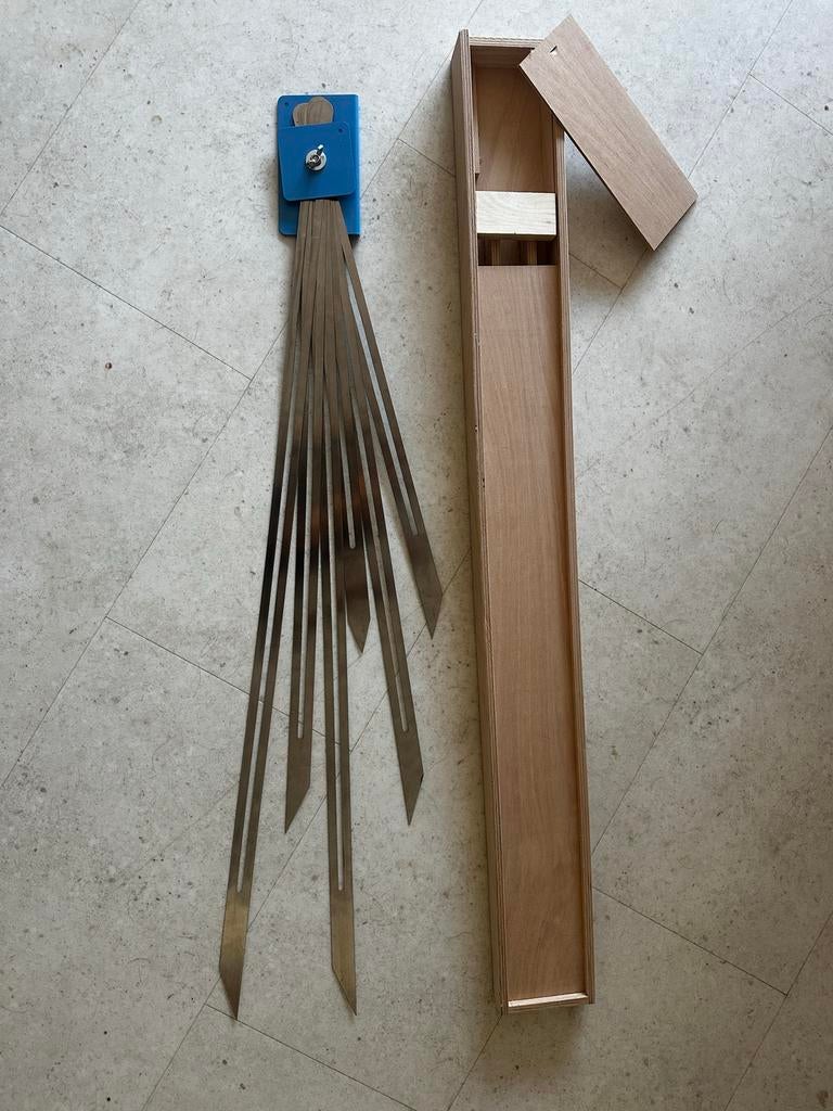 Trapspin: Hulpmiddel voor het bekleden van trappen, Doe-het-zelf en Verbouw, Ophalen, Zo goed als nieuw