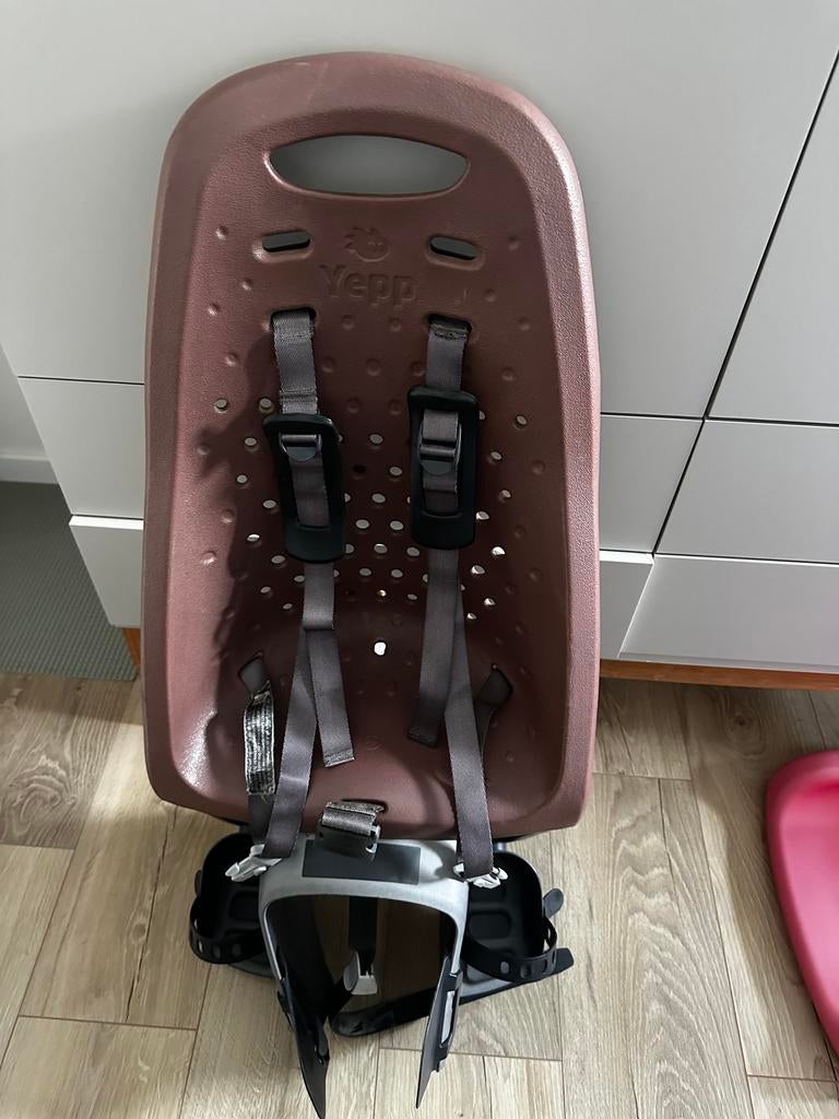 Yepp fietstoeltje bruin, Fietsen en Brommers, Fietsaccessoires | Fietsstoeltjes, Ophalen, Zo goed als nieuw