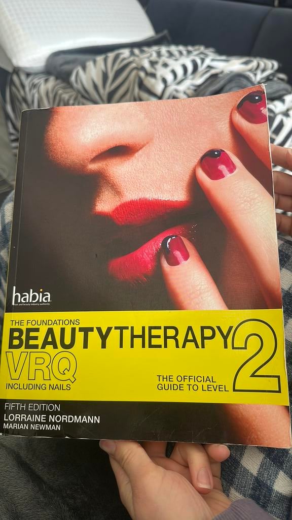 Beauty Therapy VRQ Level 2 Boek, Ophalen of Verzenden, Beta, Zo goed als nieuw, MBO