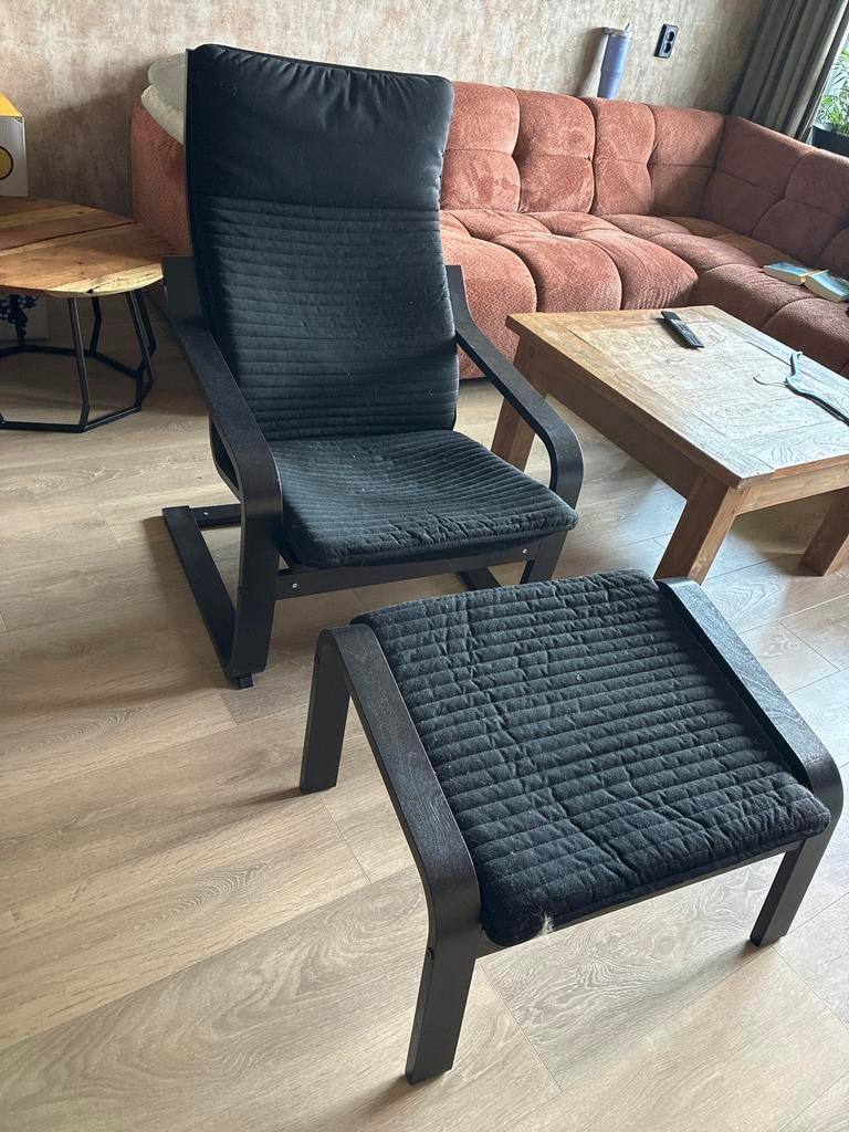 2 Ikea Poäng stoelen met 1 voetenbank, Huis en Inrichting, Ophalen, Gebruikt, Twee, Zwart