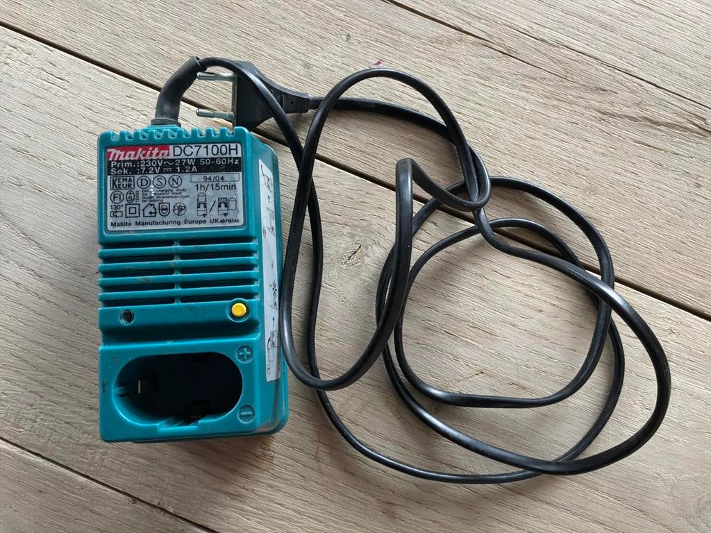 Makita DC7100H 7,2V acculader, Ophalen of Verzenden, Gebruikt
