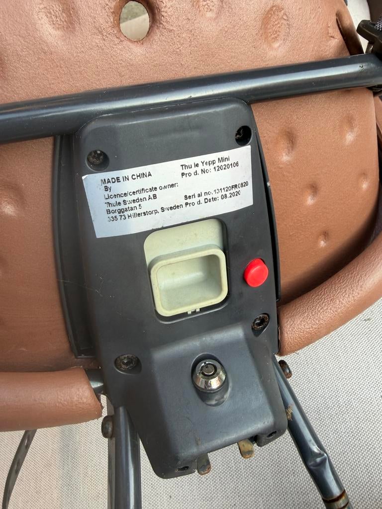 Thule Yepp Mini bruin met adapter en windscherm, Ophalen, Zo goed als nieuw