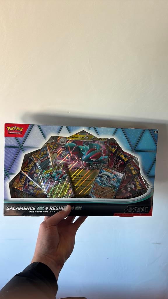 Salamance ex en reshiram ex collectie box, Ophalen of Verzenden, Zo goed als nieuw