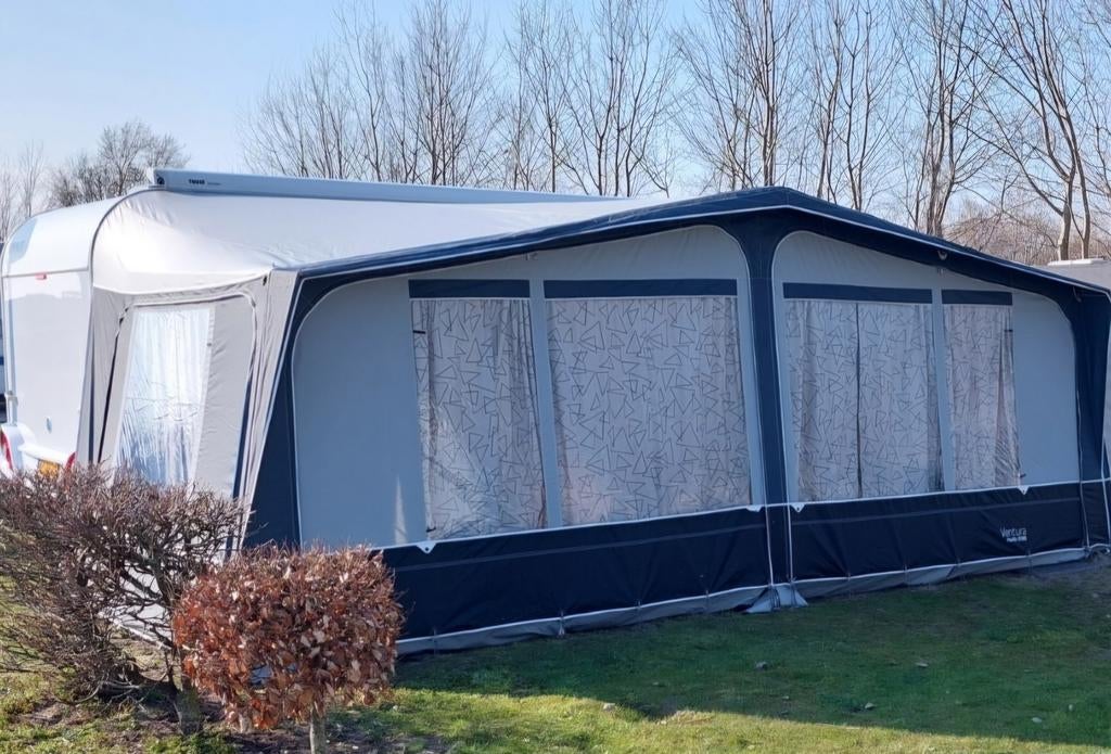 Knaus Sport caravan 580, Vast bed, Rondzit, Schokbreker, Particulier