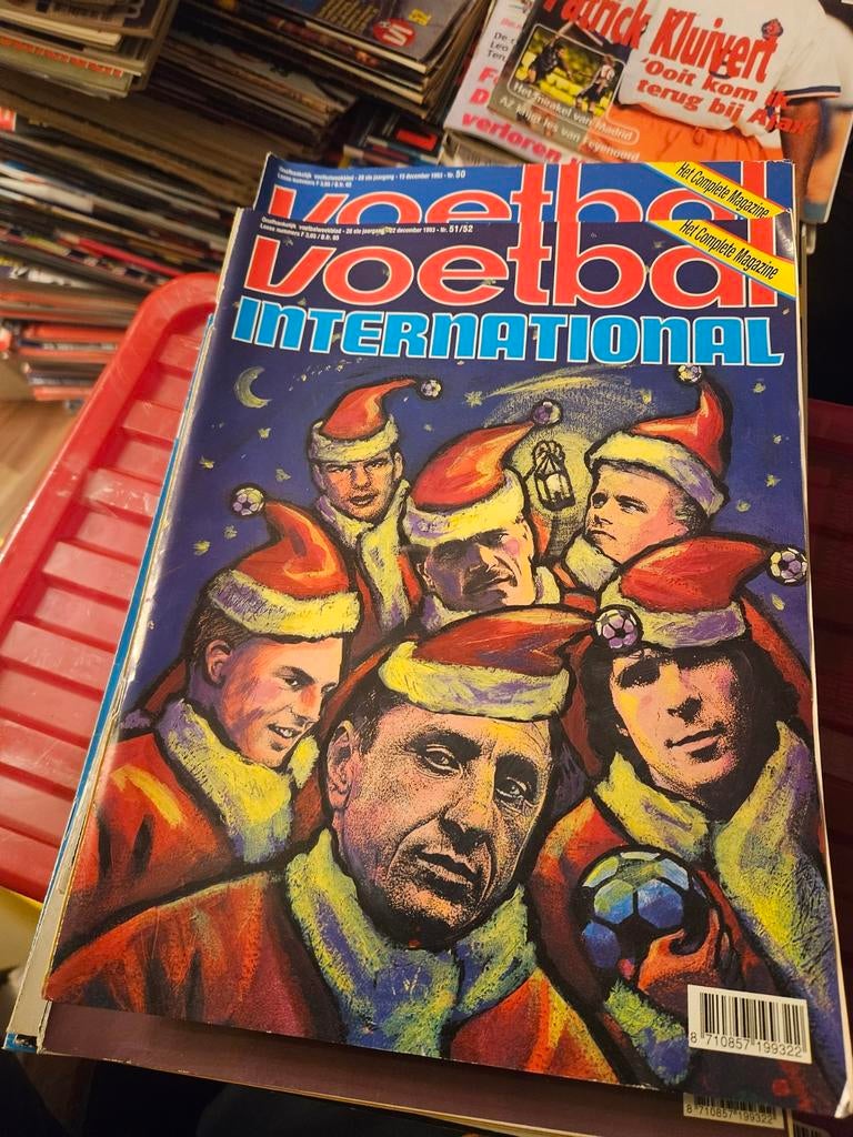 Voetbal International Compleet 1992 en 1993, Boeken, Ophalen of Verzenden, Gelezen, Sport en Vrije tijd