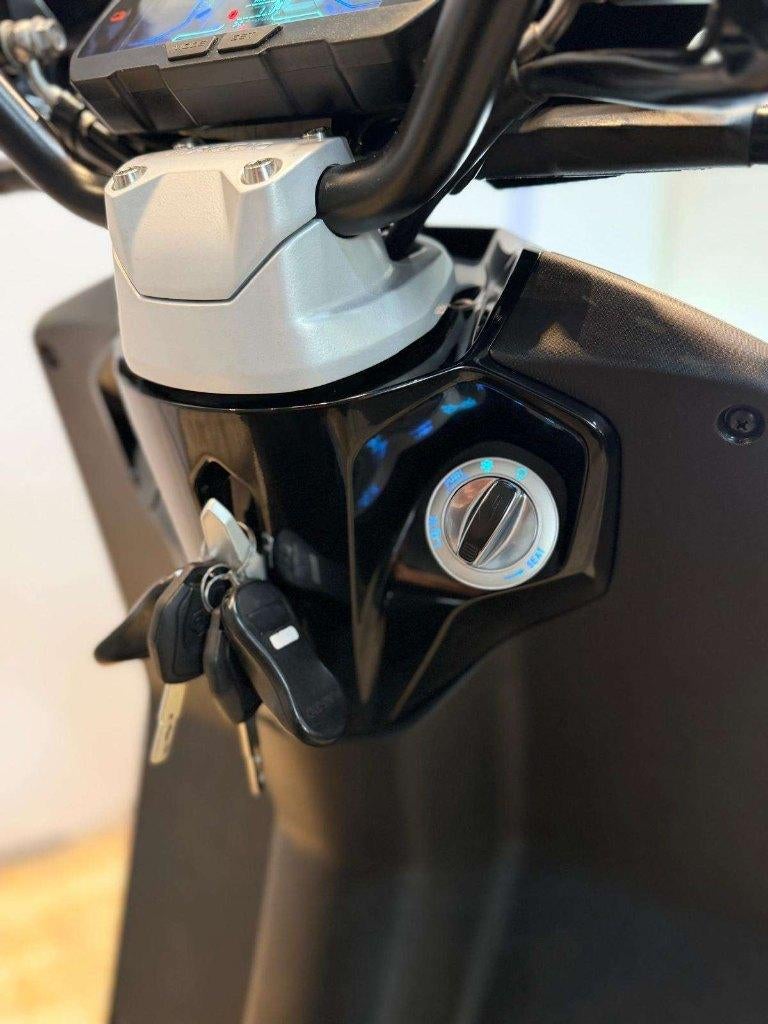 piaggio 1 one 45km brom forever grey elektrische scooter, 10 cc, Overige modellen, Ophalen of Verzenden, Zo goed als nieuw