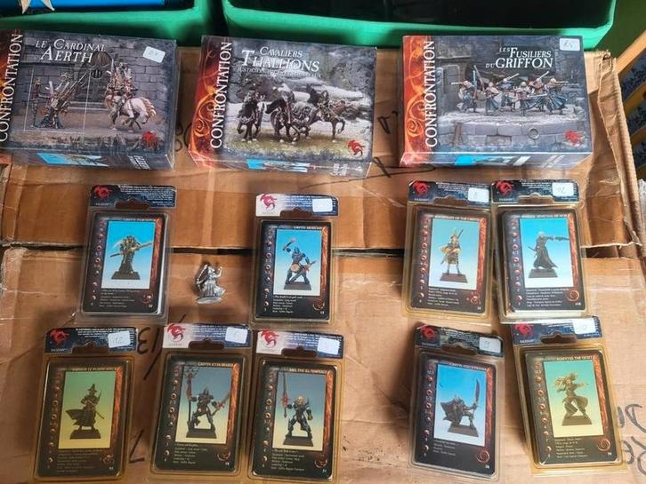 Verzameling Confrontation figuren spel met kaarten, Hobby en Vrije tijd, Wargaming, Overige soorten, Geverfd, Ophalen of Verzenden