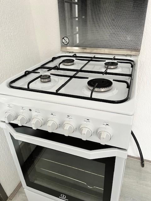 Indesit Gasfornuis, Witgoed en Apparatuur, Fornuizen, Ophalen, Gebruikt, 4 kookzones, Gas