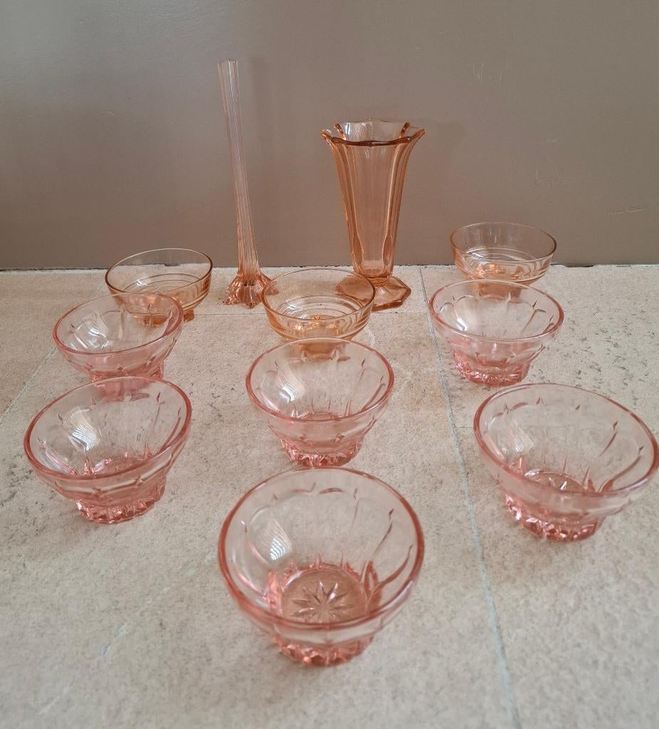 Vintage zalmroze glazen schaaltjes (3/6 stuks) + 2 vaasjes, Gebruikt, Ophalen of Verzenden, Overige stijlen, Glas
