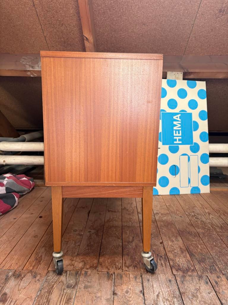 Vintage audio kastje met roldeur op wieltjes, Ophalen