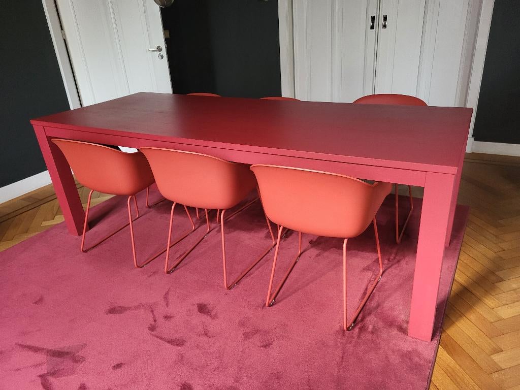 Rode tafel met rode stoelen, Huis en Inrichting, Tafels | Eettafels, Ophalen, Kunststof, Gebruikt, 200 cm of meer