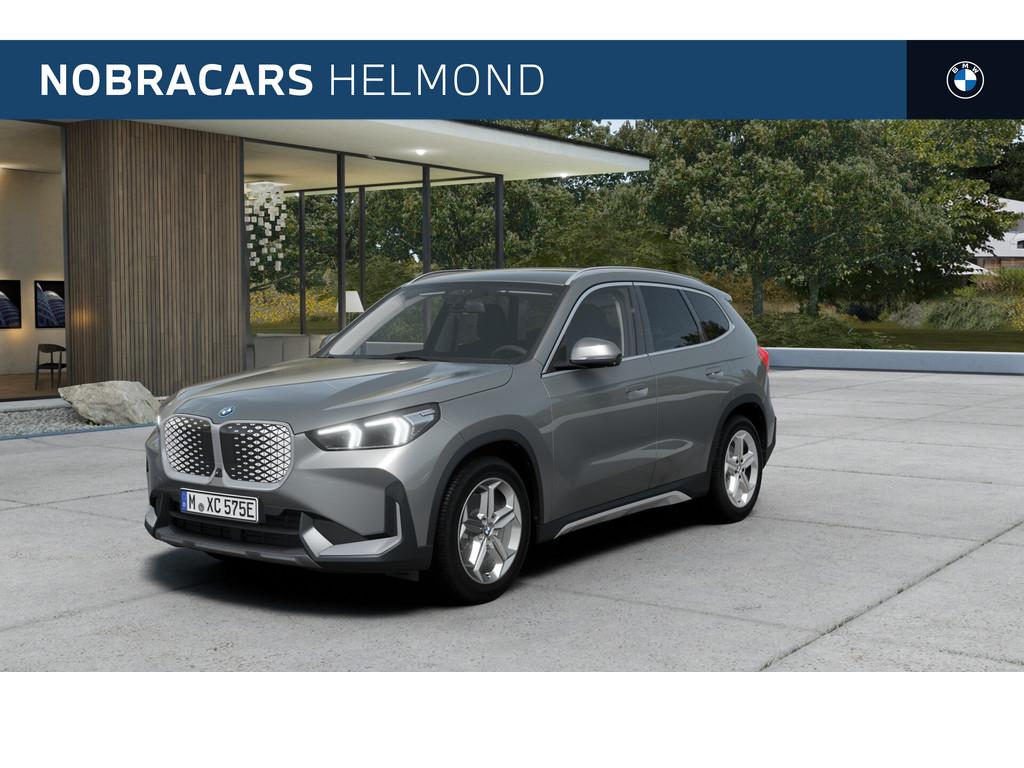 BMW iX1 eDrive20 xLine / Comfort Access / Achteruitrijcamera, Auto's, BMW, Zwart, Leder, Nieuw, SUV of Terreinwagen