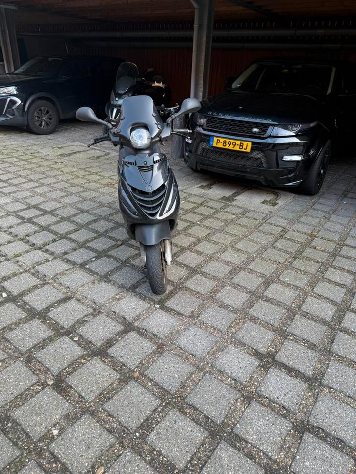 Zwarte Zip 2017, Fietsen en Brommers, Scooters | Yamaha, Gebruikt, Maximaal 45 km/u, Benzine, Ophalen