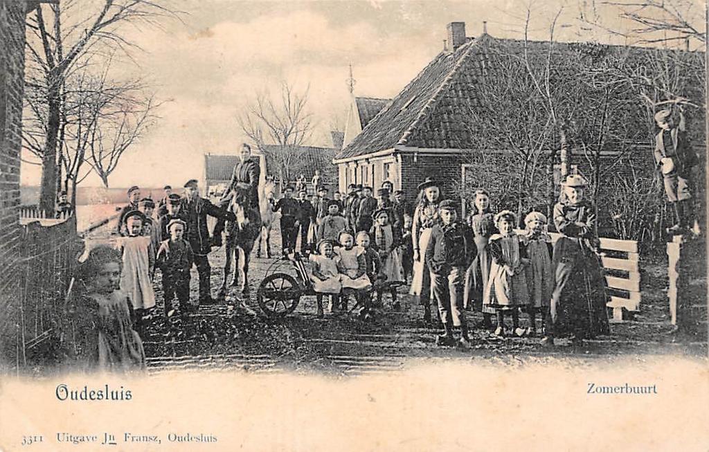 Oudesluis Zomerbuurt - met een groep mensen, Ophalen of Verzenden, Voor 1920, Gelopen, Noord-Holland