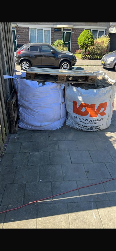 GRATIS!! 2 Grote zakken witzand ZSM op te halen, Tuin en Terras, Zand, Ophalen, Gebruikt, Ophoogzand
