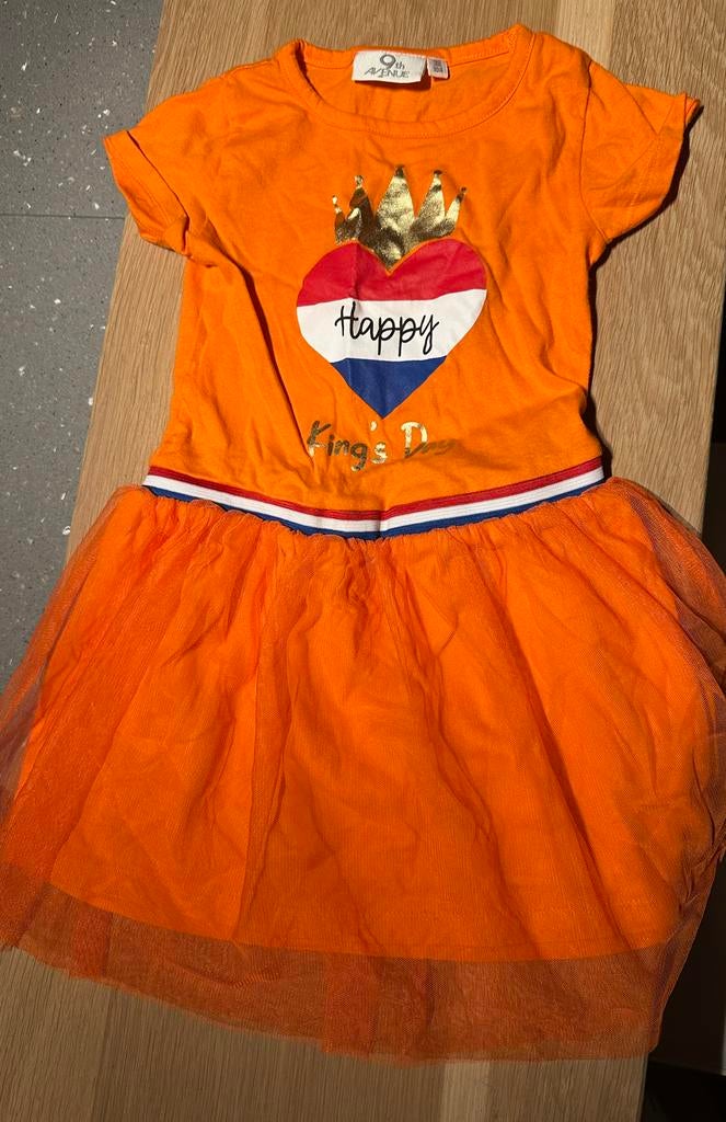 Koningsdag jurkje maat 98/104 - Oranje met kroon, Kinderen en Baby's, Kinderkleding | Maat 98, Ophalen, Zo goed als nieuw, Meisje