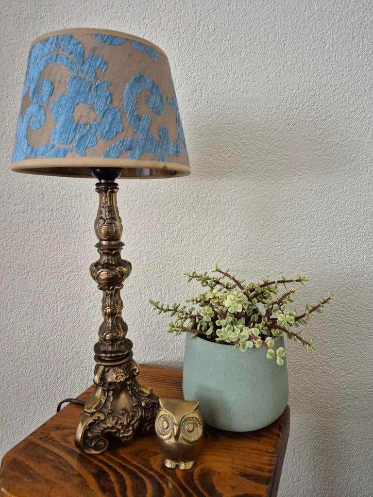 Vintage tafellamp met sierlijke barok koper messing voet, Ophalen of Verzenden