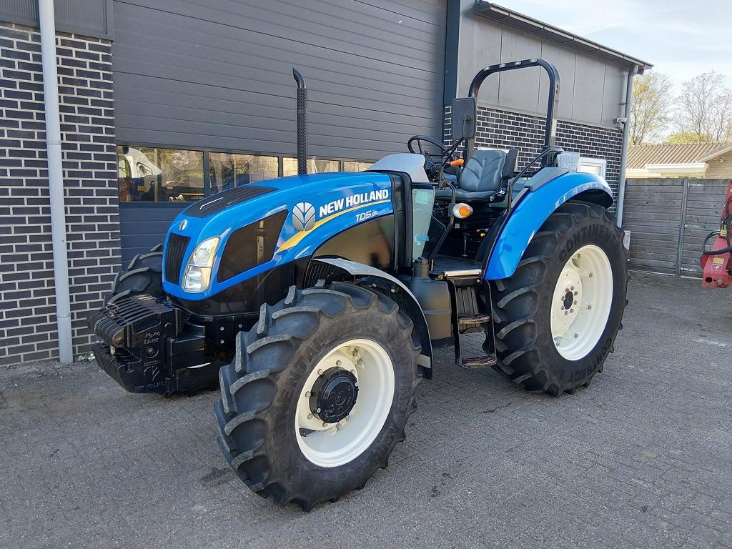 New Holland TD5.95, Lungo Stura Lazio 19
10156  Turin, IT, 80 tot 120 Pk, 2500 tot 5000, Cnh.italia@pec.cnhind.com