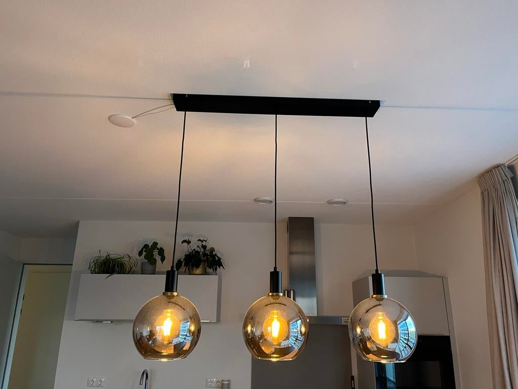 Hanglamp met 3 glazen bollen, Huis en Inrichting, Lampen | Hanglampen, Ophalen, Zo goed als nieuw, Glas, 75 cm of meer