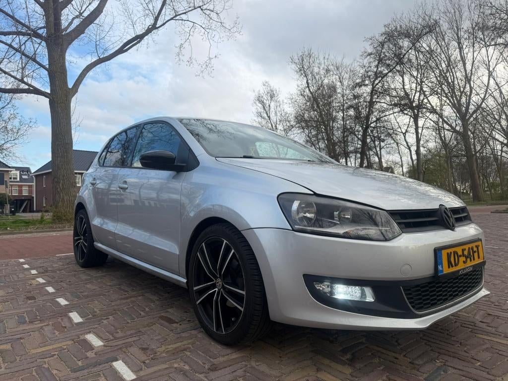 Volkswagen Polo 1.4 16V FSI 63KW 2011 Grijs, Voorwielaandrijving, 970 kg, 40 €/maand, Zwart