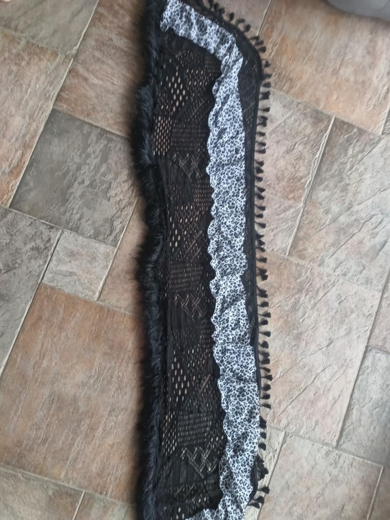Stola omslagdoek zwart bondrand 180 bij 45, Ophalen of Verzenden, Zo goed als nieuw, Maat 46/48 (XL) of groter, Sjaal