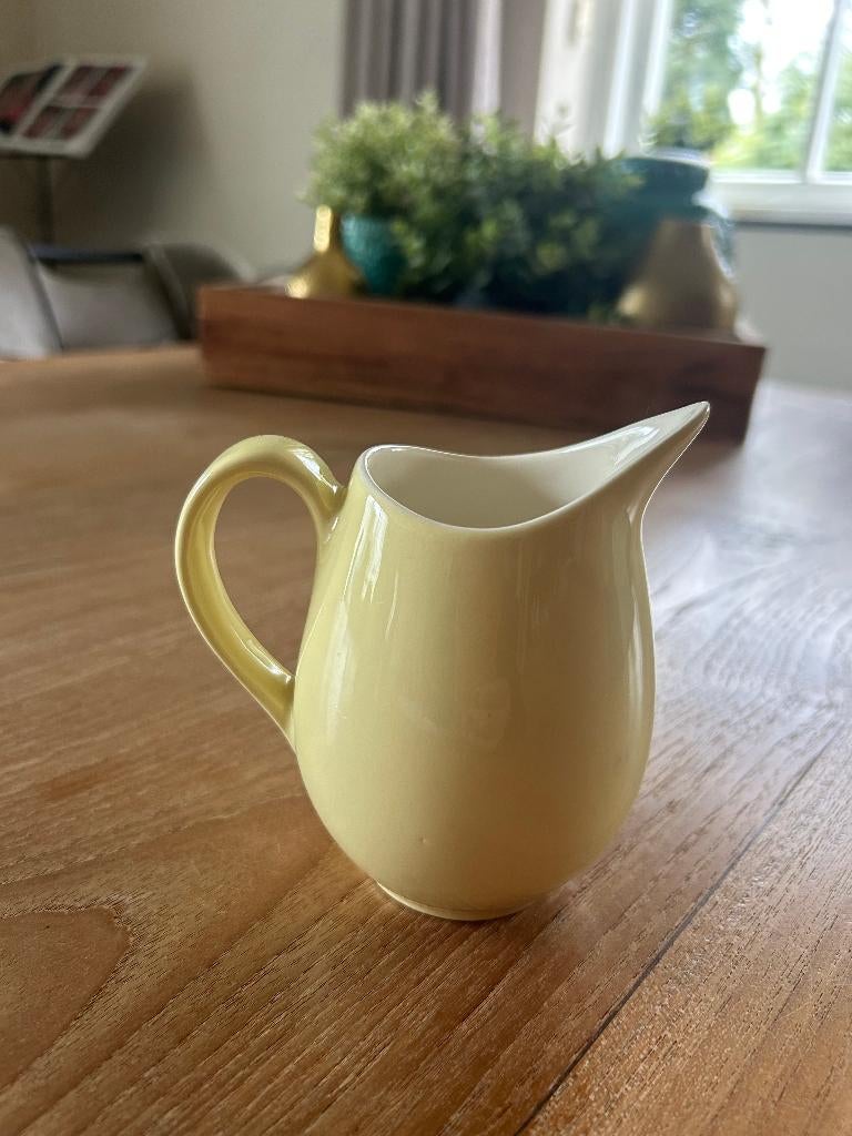 Pastel melkkannetje geel (Regout), Ophalen of Verzenden