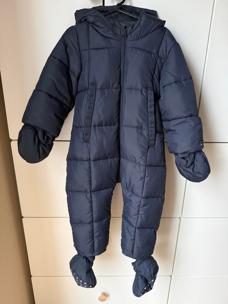 Tommy Hilfiger skipak maat 80, Kinderen en Baby's, Babykleding | Maat 80, Ophalen of Verzenden, Zo goed als nieuw, Jongetje, Pakje