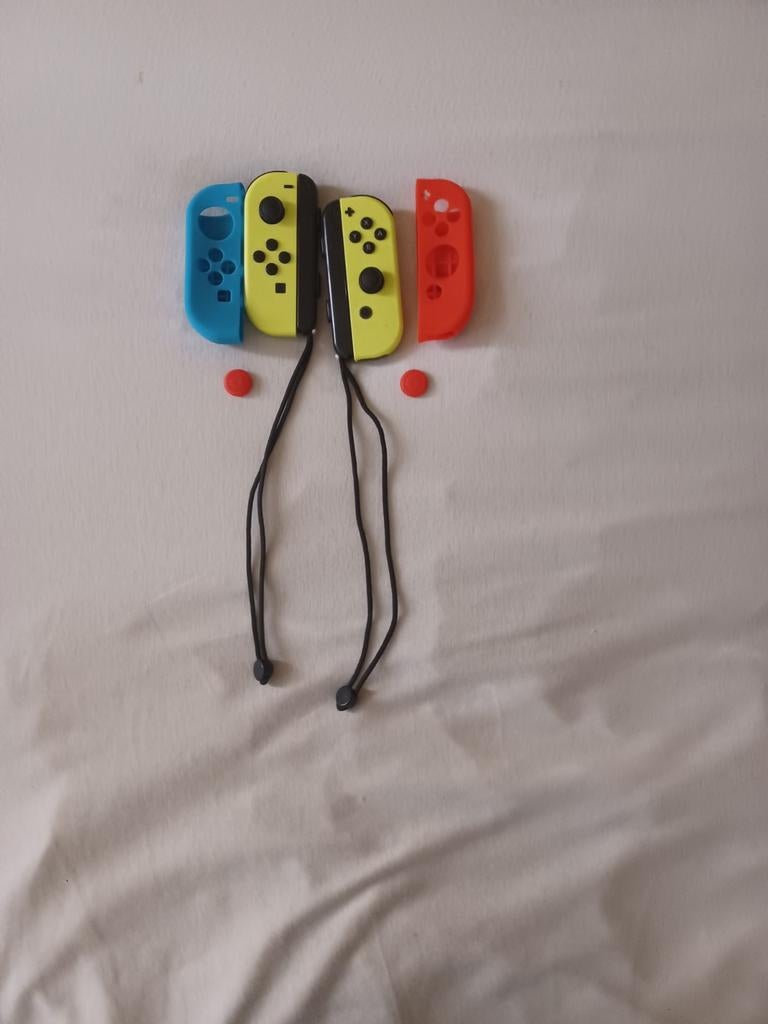 Nintendo Switch Joy-Cons geel met polsbandjes, Overige controllers, Ophalen of Verzenden, Zo goed als nieuw, Draadloos