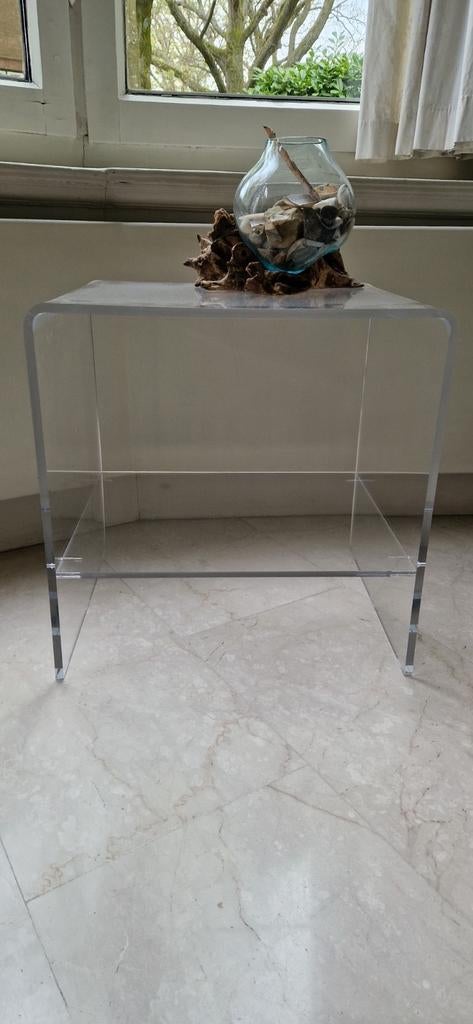 Plexiglas bijzettafel, Ophalen