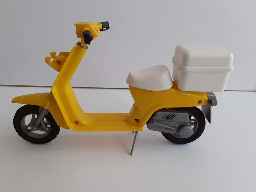 Sindy pop scooter barbie fleur, Verzamelen, Poppen, Ophalen of Verzenden, Gebruikt, Overige typen