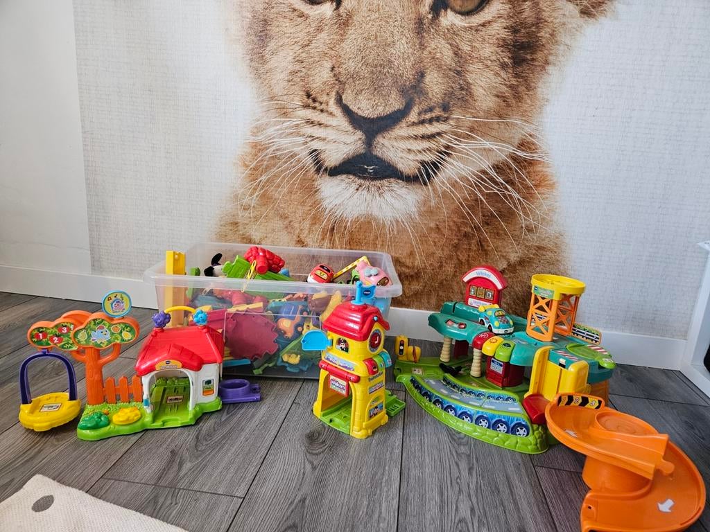 Grote VTech speelgoedset: Treinbaan, station, garage & meer, Kinderen en Baby's, Speelgoed | Vtech, Ophalen, Gebruikt, 2 tot 4 jaar