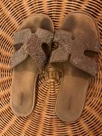 Gouden slippers met strass steentjes - Graceland, Ophalen of Verzenden, Gedragen, Overige kleuren, Slippers