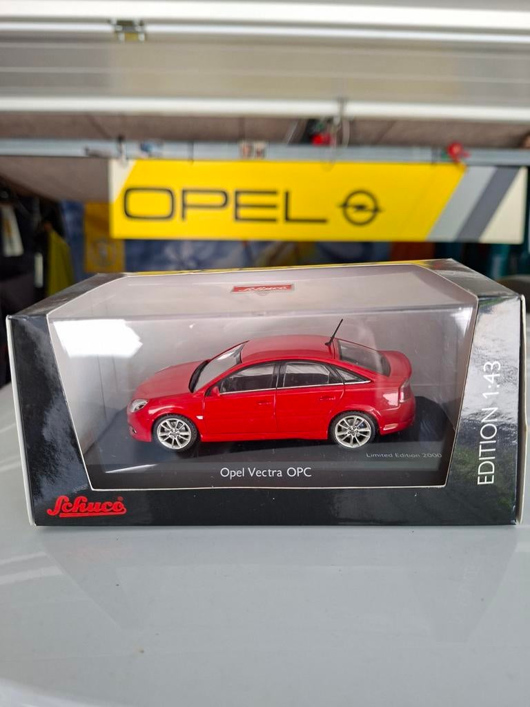 Opel vectra rood sedan, Hobby en Vrije tijd, Modelauto's | 1:43, Ophalen of Verzenden, Auto